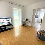 Jacky & Daniel's 1 *
